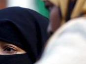 Contre l'islam burqa croix gammées