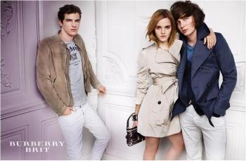 Emma Watson égérie de la collection BURBERRY 2010 Emma Watson égérie de la collection BURBERRY 2010