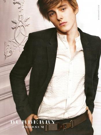 Emma Watson égérie de la collection BURBERRY 2010 Emma Watson égérie de la collection BURBERRY 2010