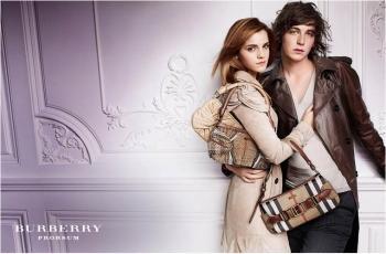 Emma Watson égérie de la collection BURBERRY 2010 Emma Watson égérie de la collection BURBERRY 2010