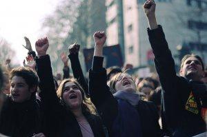 une posture convenable dans un monde indigne