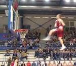 Dunking Devils font basketball acrobatique