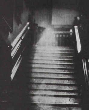 http://www.paranormalnews.fr/images/stories/rokstories/fantome.gif
