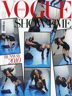 ✄ Karlie Kloss chute sur le podium pour la couverture de Vogue Italie ✄
