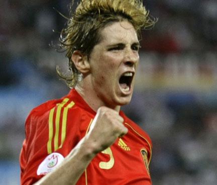 Angleterre, 20èj : Liverpool surprend Aston Villa 1-0 dans les temps additionnels grace à l'Espagnol Fernando Torres