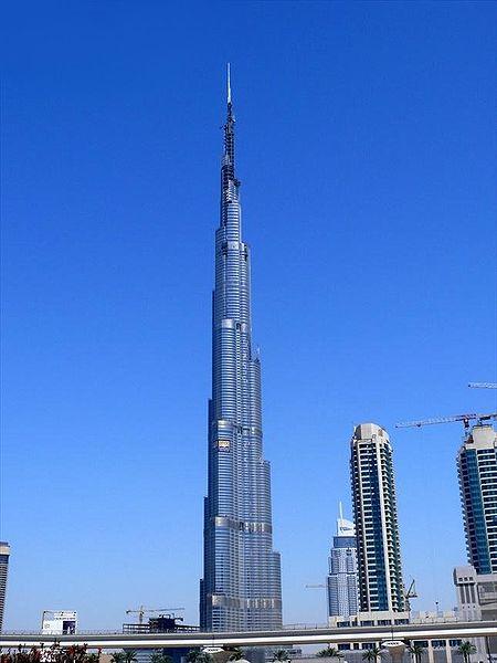 Gratte-ciel Burj Dubaï presque terminé elle atteindra 818m