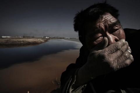 Requiem for mountains & waters, La pollution en Chine vue par Lu Guang