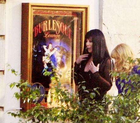 Cher et Xtina Aguilera dans Burlesque Le plein de photos!