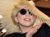 Lady GaGa s'associe Polaroid