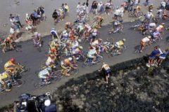 Chute sur le Tour de France 1999 au passage du Gois - Photo : Deschamps