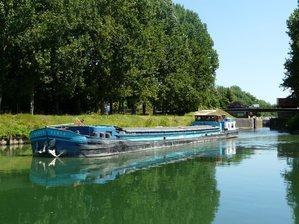 Deux 38m croisés sur le canal du LOING