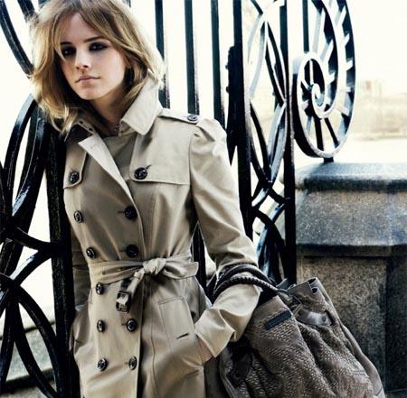 Emma Watson pose pour Burberry !