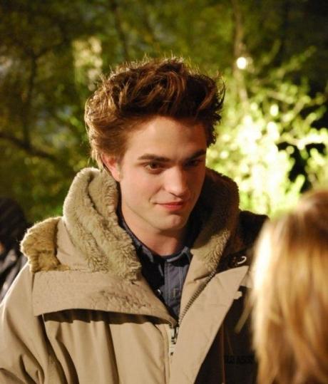 Twilight Fascination : De nouvelles photos sur le tout premier tournage - Quand Paattinson parle il regarde dans les yeux