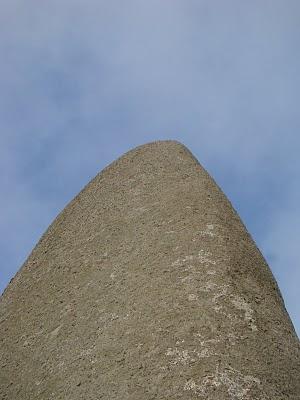 La légende controversée de Saint Ourzal et du menhir de Kergadiou