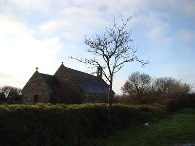 La légende controversée de Saint Ourzal et du menhir de Kergadiou