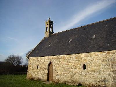 La légende controversée de Saint Ourzal et du menhir de Kergadiou