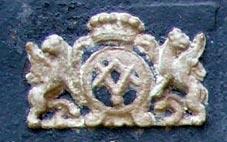 Une plaque de cheminée à emblèmes compagnonniques ou maçonniques à Buffignécourt (70)