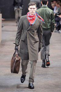 Le défilé Hermès homme automne hiver 2010-2011 15_Tyler_Riggs