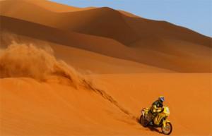 Le Dakar 2010, entre beauté du sport et vive polémique.