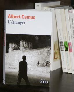 Etranger