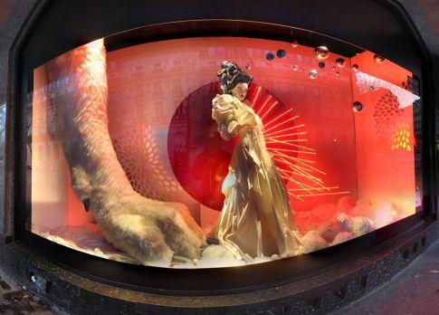 Lu  DANS LA PRESSE JEUDI:Les Chinois sont les touristes qui ont le plus dépensé en France en 2009