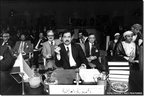 Saddam Hussein le 10ème Congrès du sommet arabe 