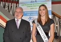 Edwin Joseph Reyes - Ministre de la Culture, en compagnie de Maxine de la Rosa, la première princesse de Gibraltar