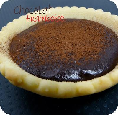 Fondante ganache au chocolat , compote de framboises en tartelette