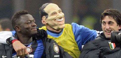 Vidéo: Materazzi se paie la tronche de Berlusconi