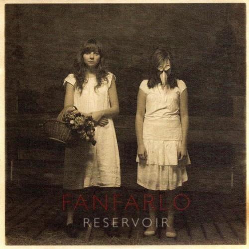 Acclamé par la blogosphère, le premier album de Fanfarlo,...