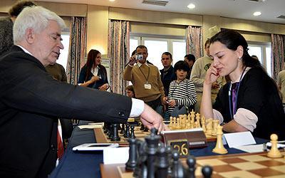 Deux champions du monde d'échecs : Boris Spassky et Alexandra Kosteniuk