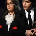 Les enfants de Michael Jackson acceptent le prix de leur défunt père