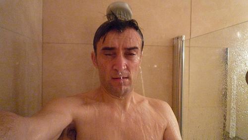 31/01/2010Showering. Prends une douche.