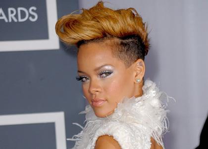 Messieurs ... Rihanna est ... célibataire !