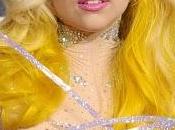 Lady Gaga vire jaune