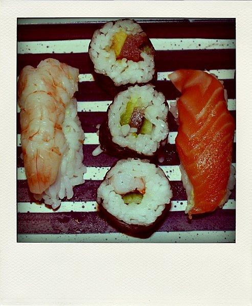 sushi crevette avocat concombre saumon thon