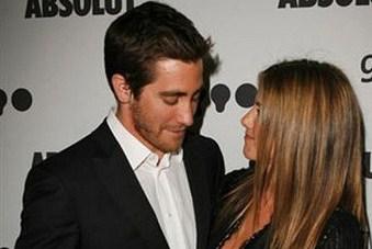 Jake Gyllenhaal tourne autour de Jennifer Aniston !