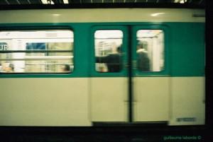 Les regards dans le métro