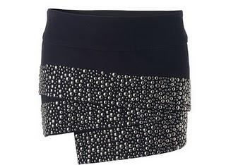 Tendance clouté à porter absolument mais tout en mesure ...