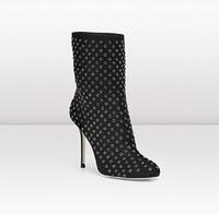 Tendance clouté à porter absolument mais tout en mesure ...