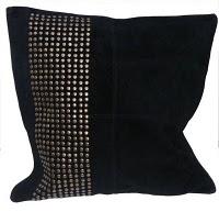 Tendance clouté à porter absolument mais tout en mesure ...