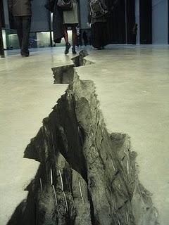 La fissure de la Tate-Gallery de Londres...