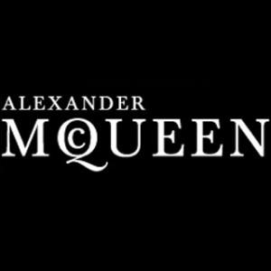 Hommage à Alexander McQueen.