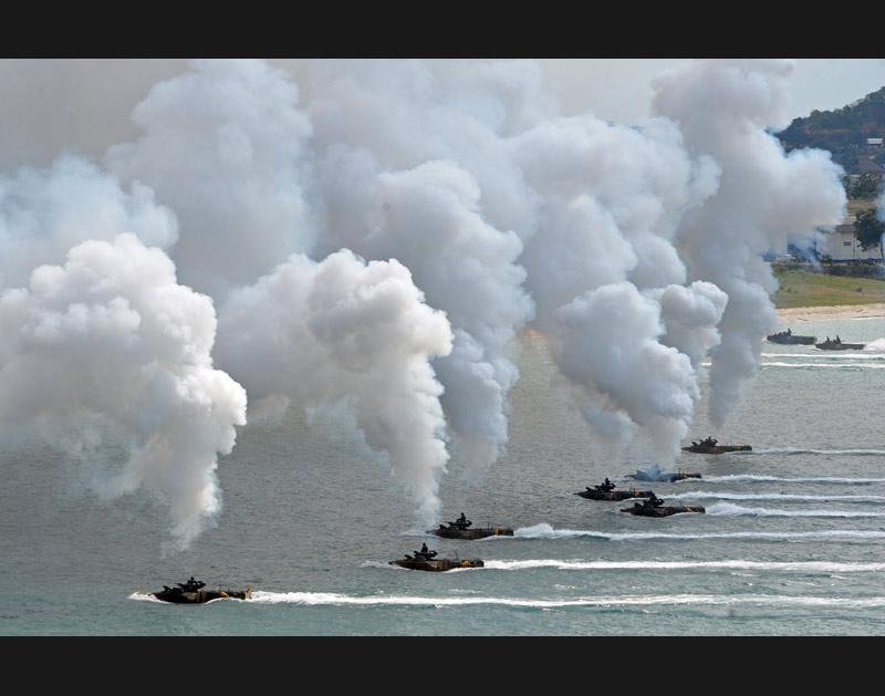 <b>Jeux de guerre.</b> Le 4 février, des soldats américains participent à des exercices militaires dans une base près de Rayong, ville située sur la côte du golfe de la Thailande. Environ 14.000 militaires de six nations (Corée du Sud, Indonésie, Thaïlande, Etats-Unis, Singapour et Japon) s’entrainent dans le pacifique jusqu’au 11 février prochain.