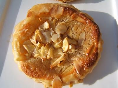 Tartelettes feuilletées à la pomme et crème d'amande