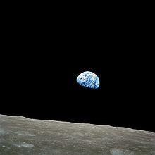 220px-NASA-Apollo8-Dec24-Earthrise