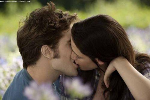 Edward and Bella - Eclipse Kiss on Valentine's Day
