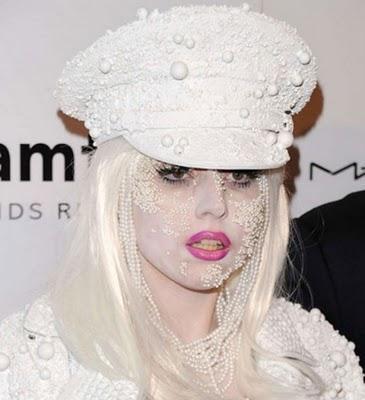 Lady Gaga recouverte de mycoses au gala de l'Amfar lady gaga