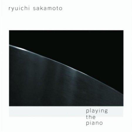 RYUICHI SAKAMOTO ::: Playing the Piano