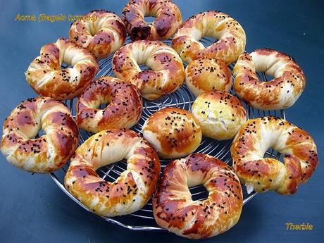 Acma (Bagels Turques) http://lh4.ggpht.com/_R_hDG-ur51A/SabcZUSM5TI/AAAAAAAAD_4/mOlVjU6f1R4/s640/IMG_0971.JPG